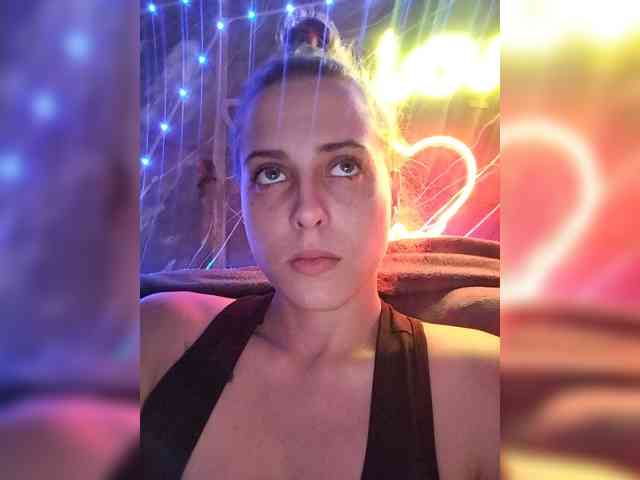 2Laski2 bongacams live cam model
