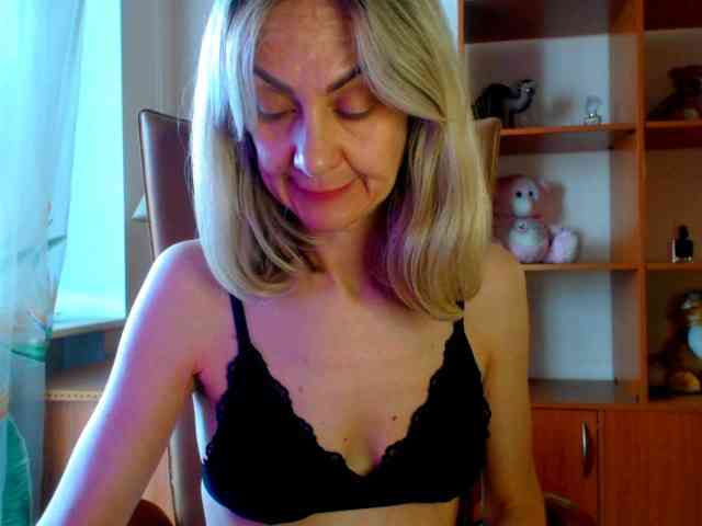 Tanya6547 bongacams live cam model