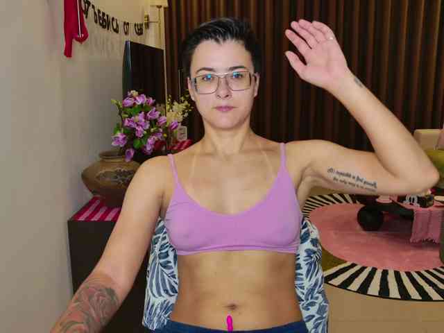 Sashanotfound bongacams live cam model