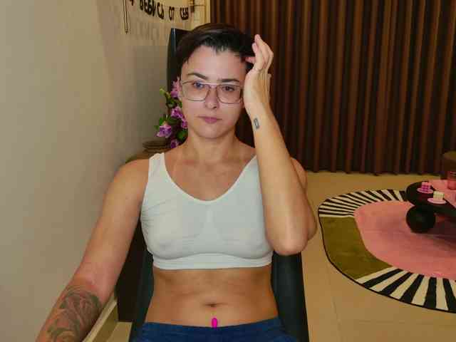 Sashanotfound bongacams live cam model