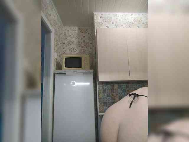 Cutecheeks bongacams live cam model
