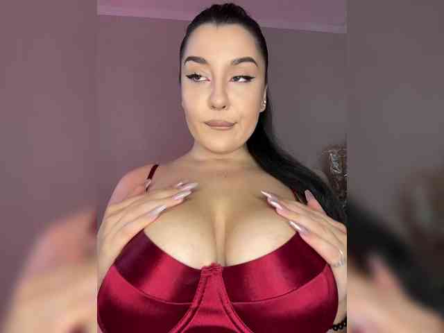 M-O-L-N-I-Y-A bongacams live cam model