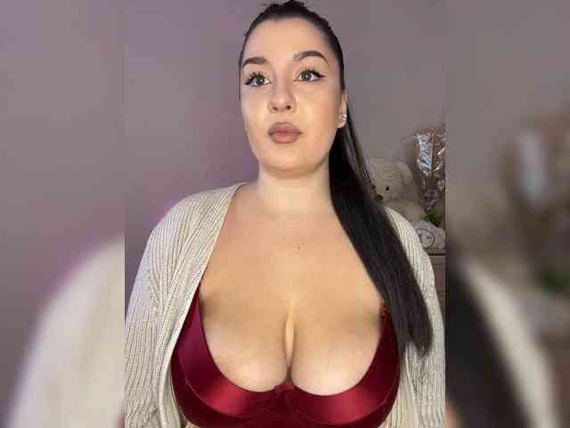 M-O-L-N-I-Y-A bongacams live cam model