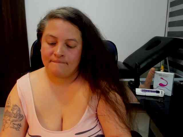 SaraThonson bongacams live cam model