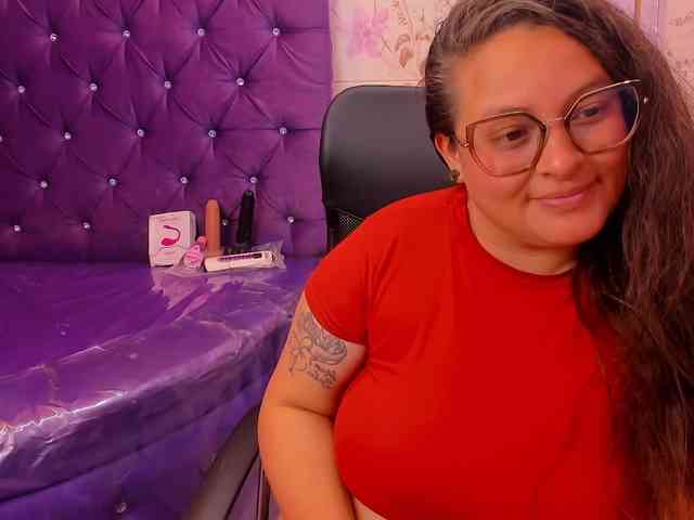 SaraThonson bongacams live cam model