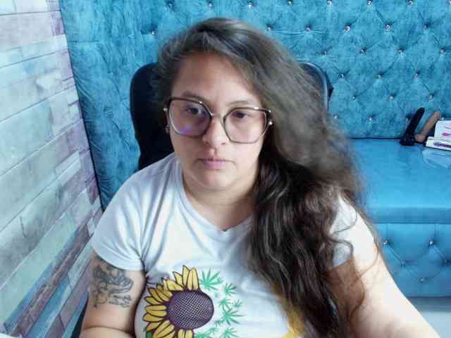 SaraThonson bongacams live cam model
