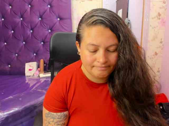 SaraThonson bongacams live cam model