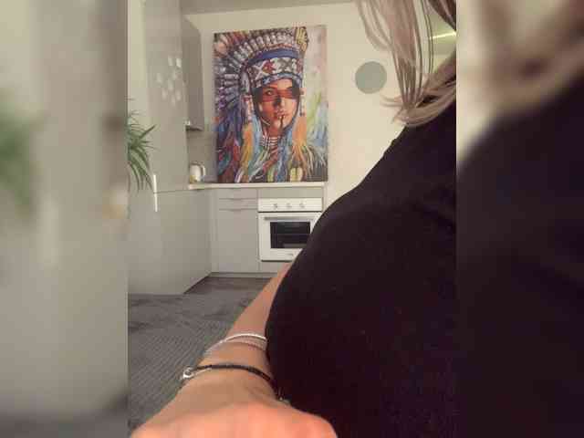 Stasya-moor bongacams live cam model