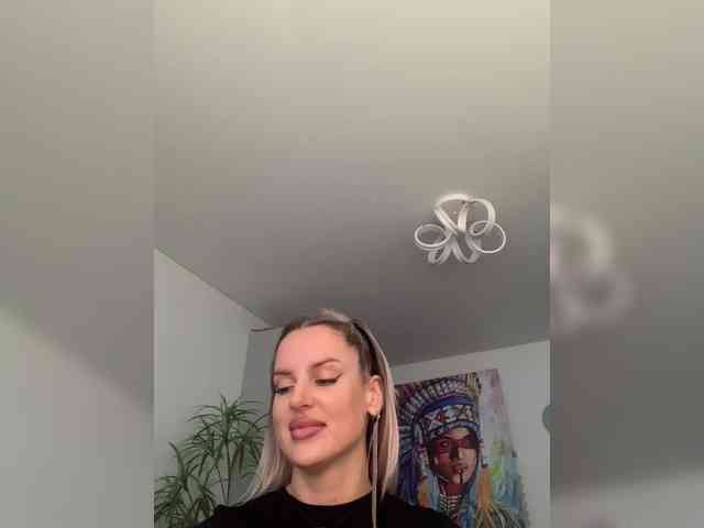 Stasya-moor bongacams live cam model