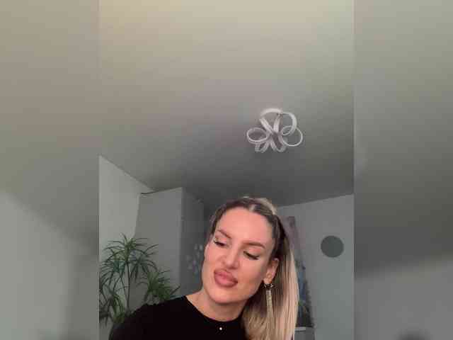 Stasya-moor bongacams live cam model