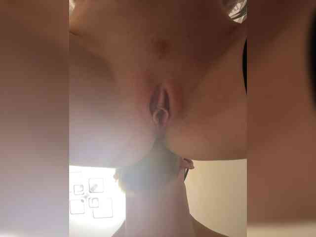 Johnbuddy bongacams live cam model