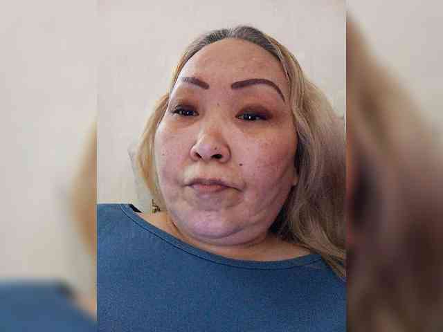 Qweentis bongacams live cam model