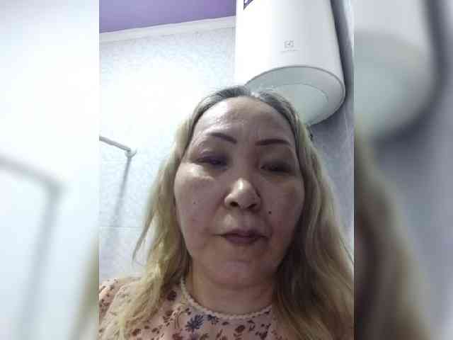 Qweentis bongacams live cam model