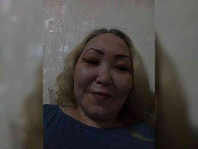 Qweentis bongacams live cam model