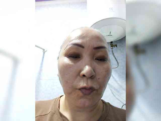 Qweentis bongacams live cam model