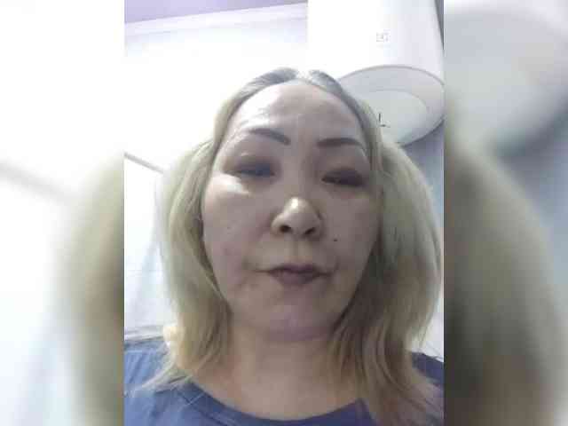 Qweentis bongacams live cam model
