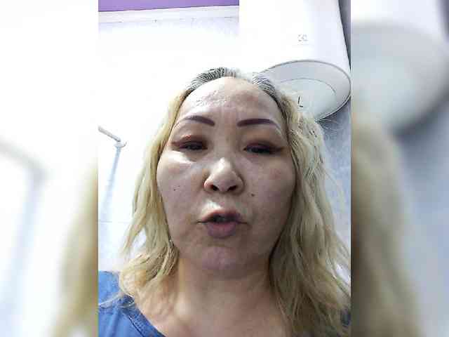 Qweentis bongacams live cam model