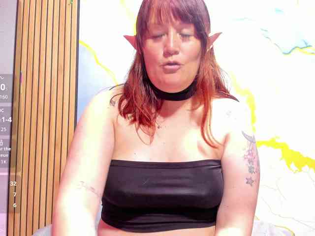 Amberr35 bongacams live cam model