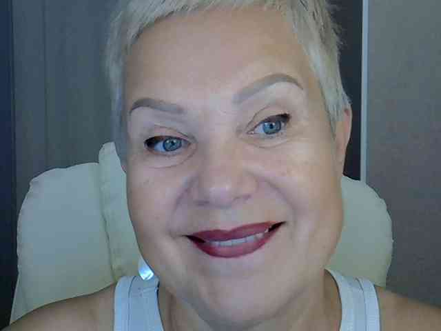 IFannyLove bongacams live cam model