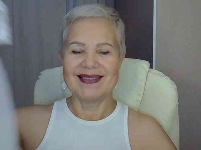 IFannyLove bongacams live cam model