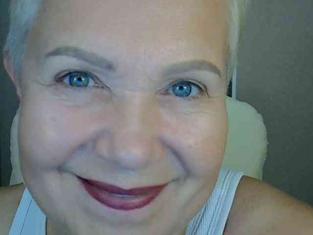 IFannyLove bongacams live cam model