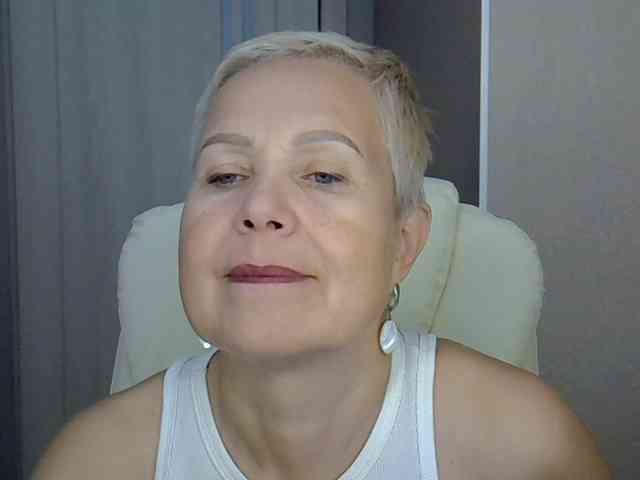 IFannyLove bongacams live cam model