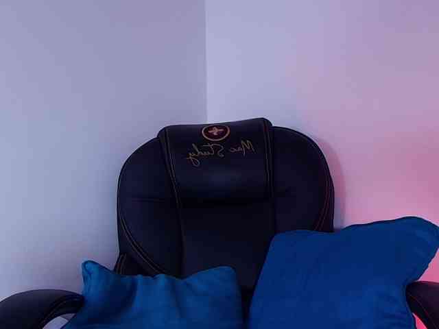 naomi-k bongacams live cam model