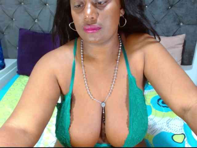 BIGTITSEBONY bongacams live cam model