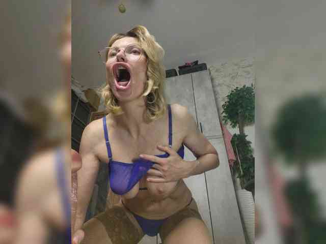 Divochka bongacams live cam model