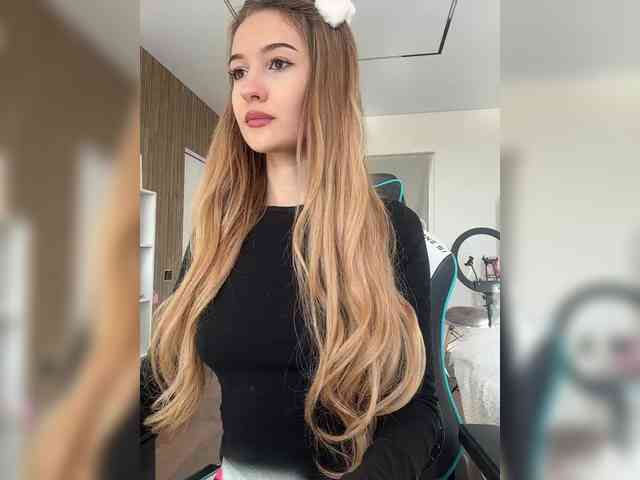 -Lana-Chester- bongacams live cam model