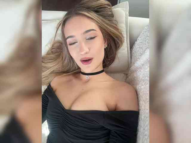 -Lana-Chester- bongacams live cam model