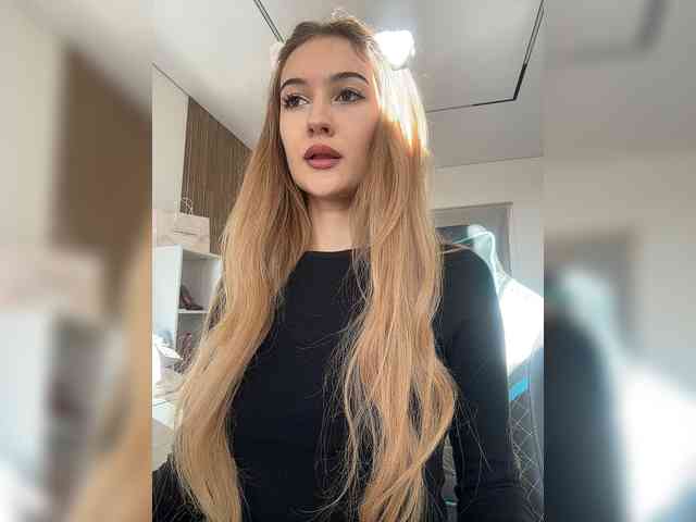 -Lana-Chester- bongacams live cam model