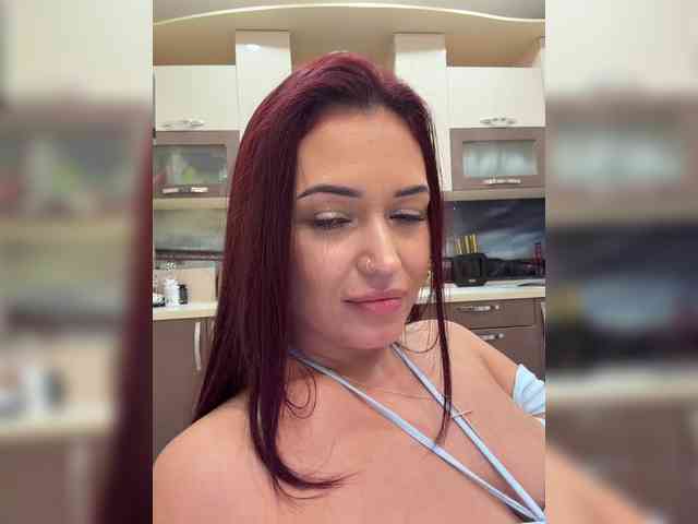 Adel-chocolatee bongacams live cam model