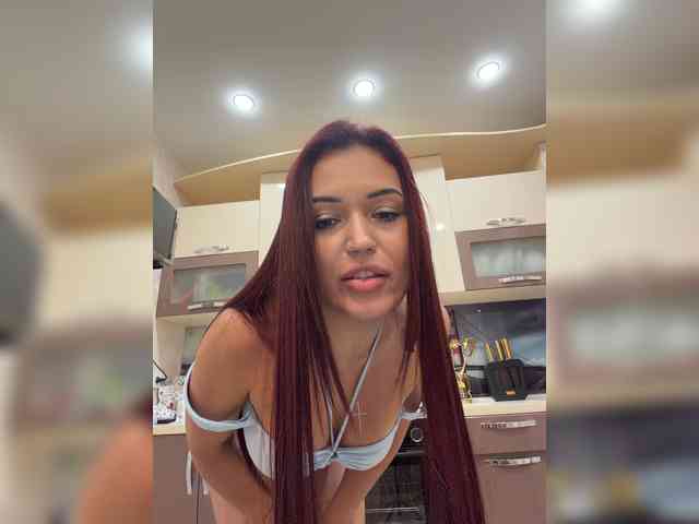 Adel-chocolatee bongacams live cam model