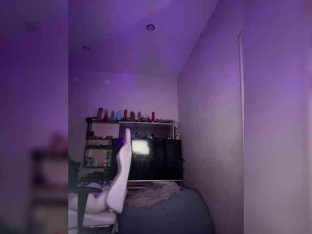 YoloLove bongacams live cam model