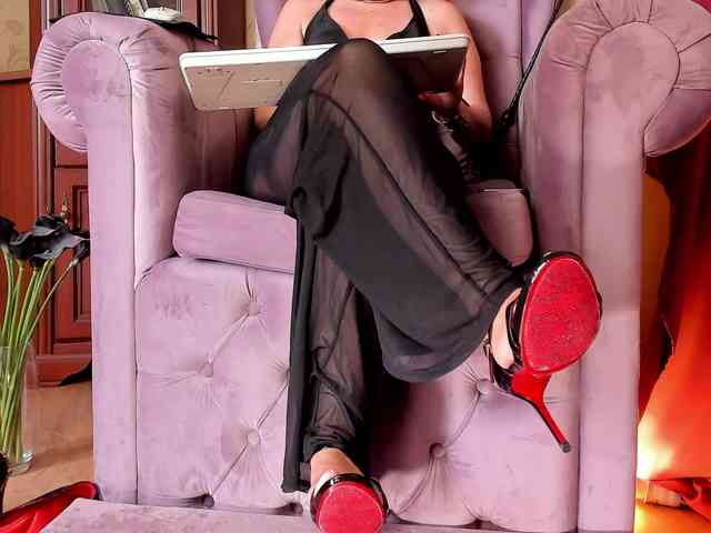 MistressLilla bongacams live cam model