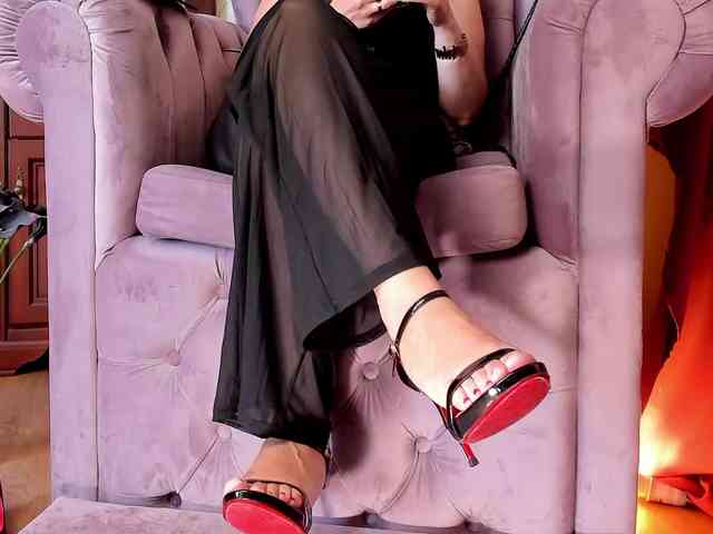 MistressLilla bongacams live cam model