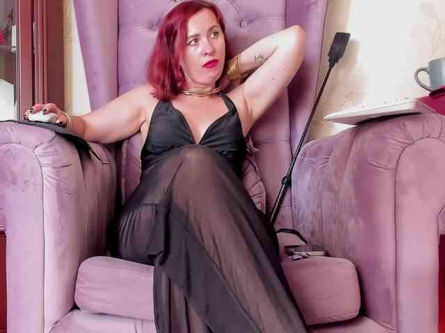 MistressLilla bongacams live cam model