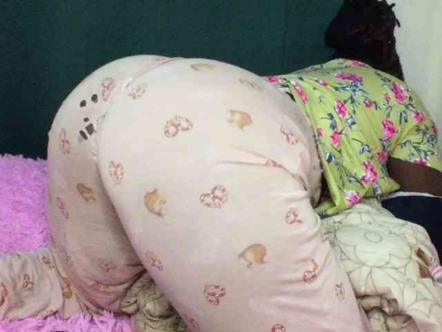 Sexxywetpussy bongacams live cam model