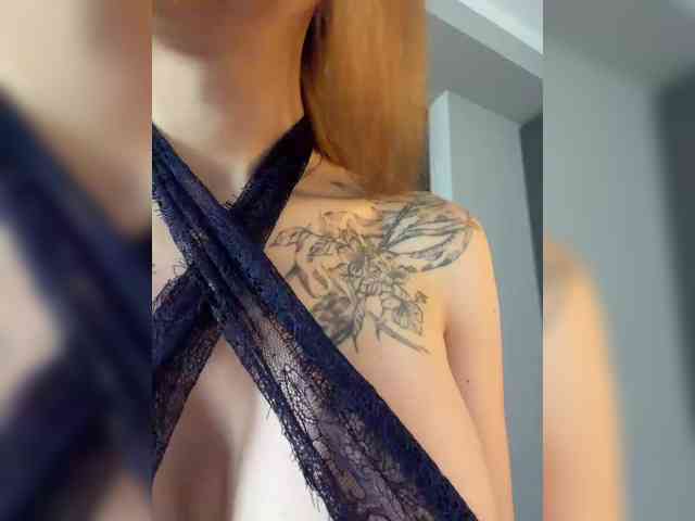 kristinalux bongacams live cam model