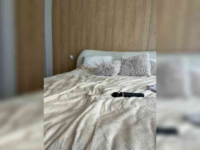 kristinalux bongacams live cam model