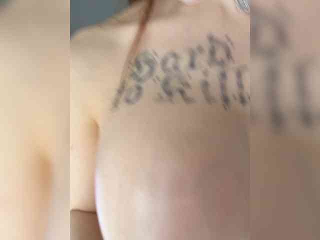 kristinalux bongacams live cam model