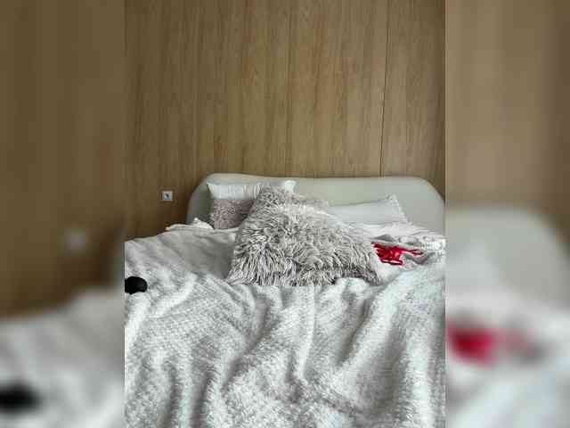 kristinalux bongacams live cam model
