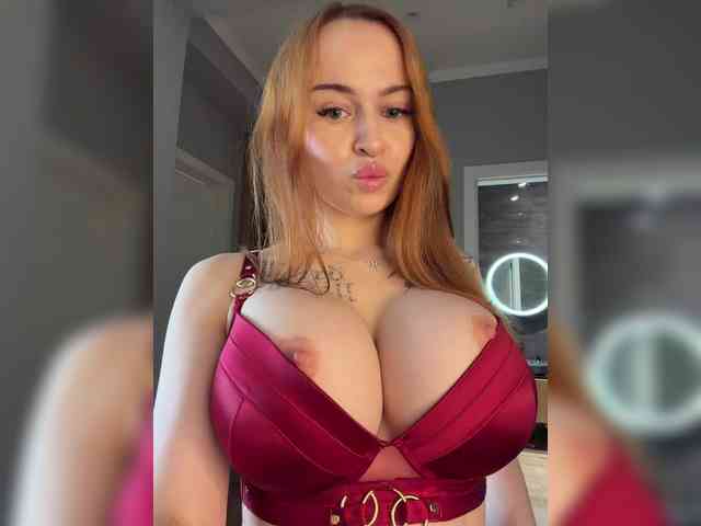 kristinalux bongacams live cam model