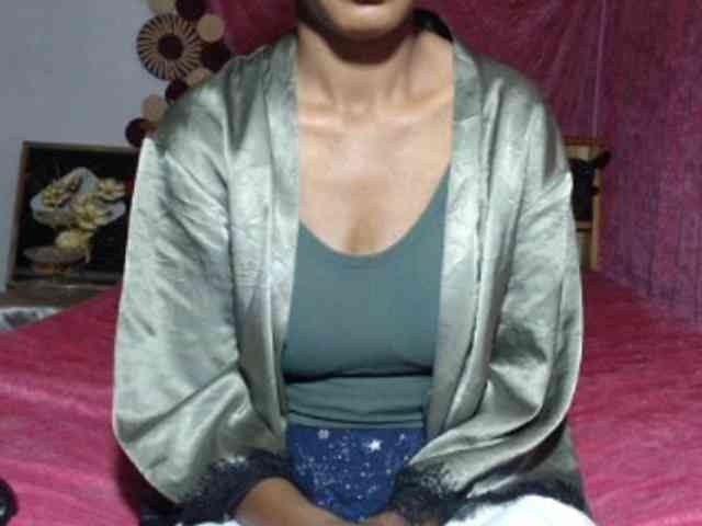 Hamour bongacams live cam model