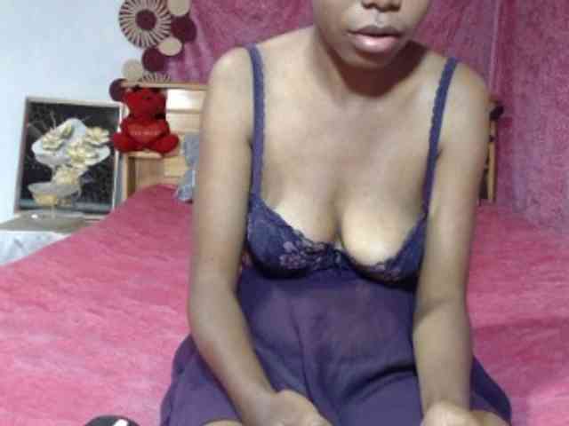 Hamour bongacams live cam model