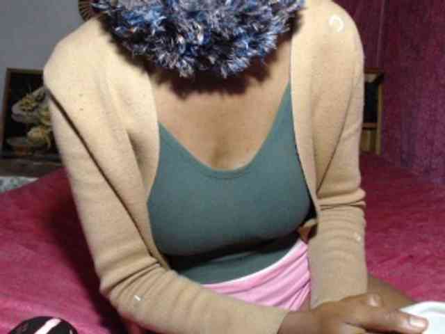 Hamour bongacams live cam model