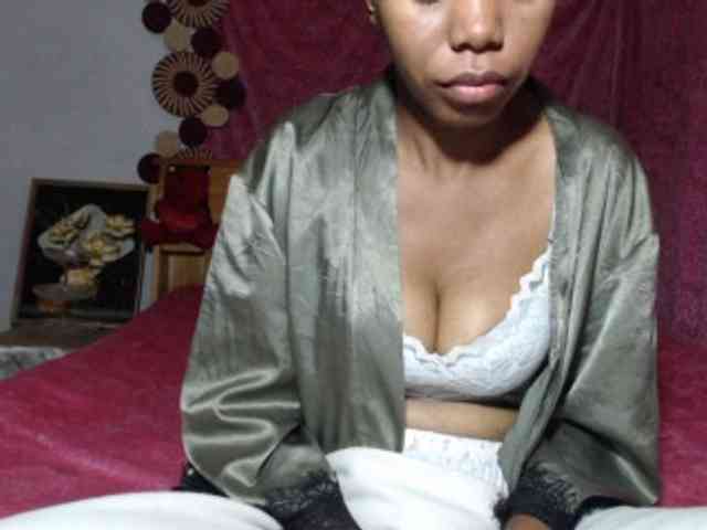 Hamour bongacams live cam model