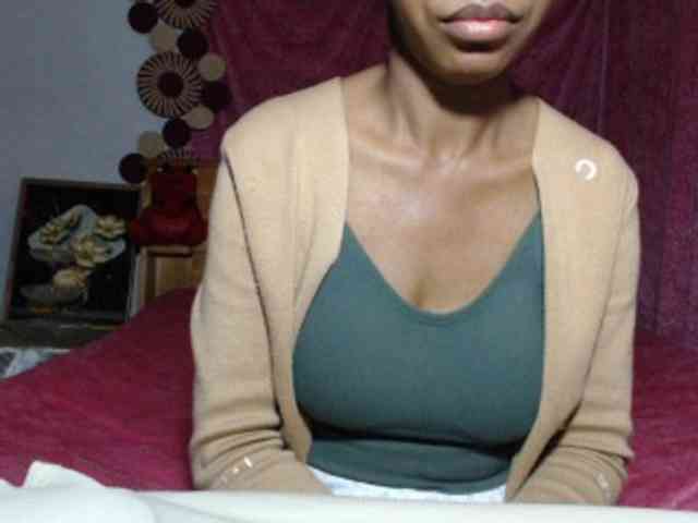 Hamour bongacams live cam model