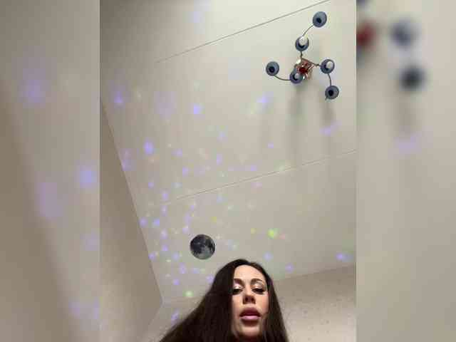 -Hennessy- bongacams live cam model